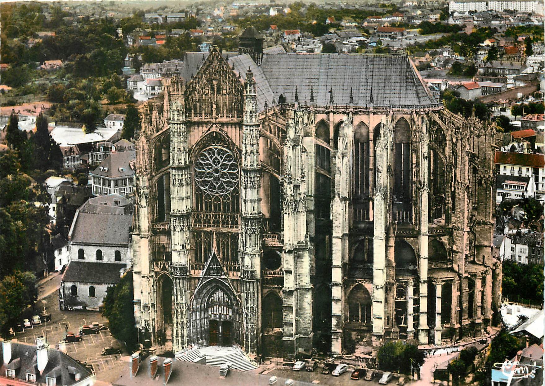 CPM Beauvais Oise La Cathedrale Vue aerienne