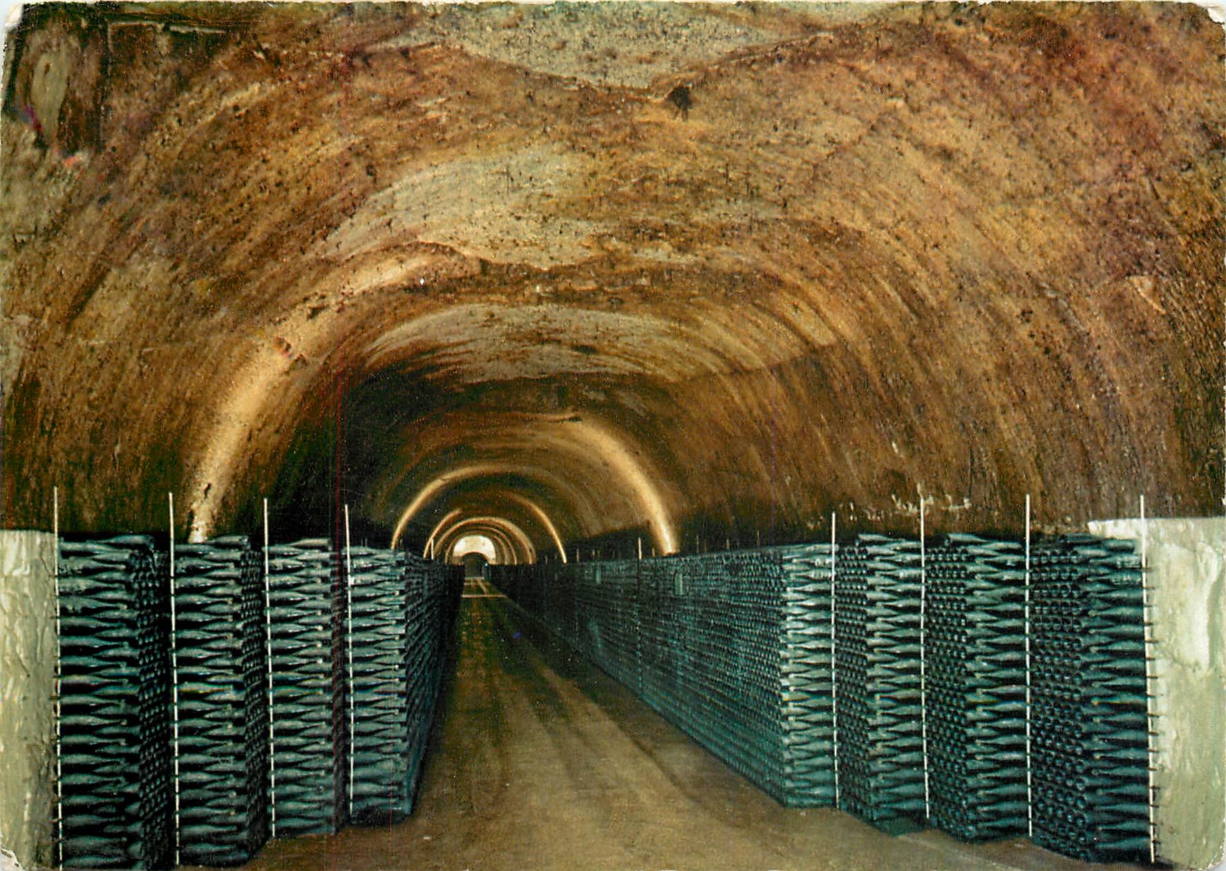 CPM En Champagne Une galerie dans les Caves Champagne Mercier Epernay