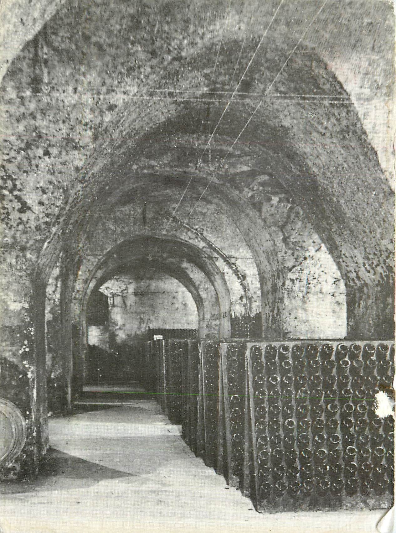 CPM Bouteilles sur Pupitres Champagne Moet et Chandon Epernay