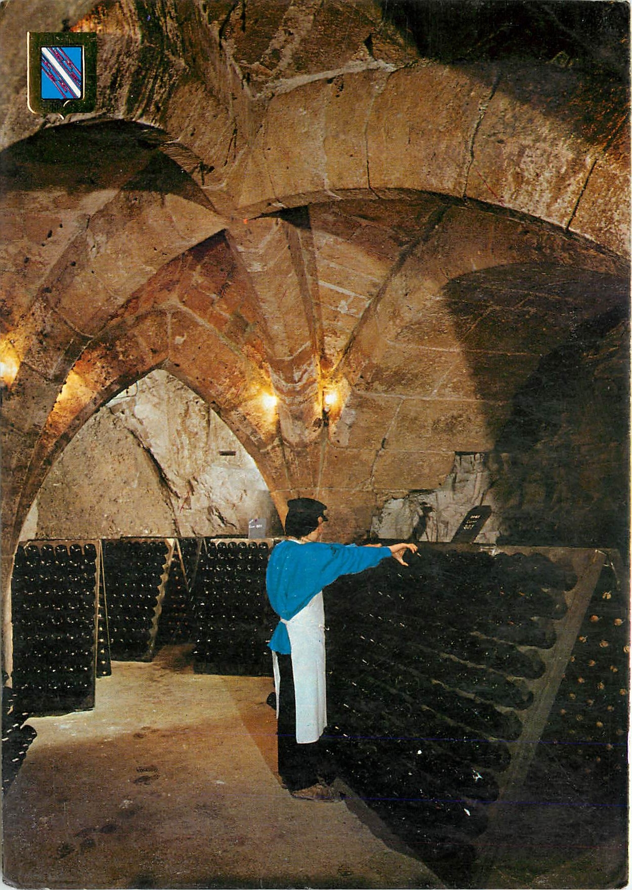 CPM La Champagne Caves a Champagne