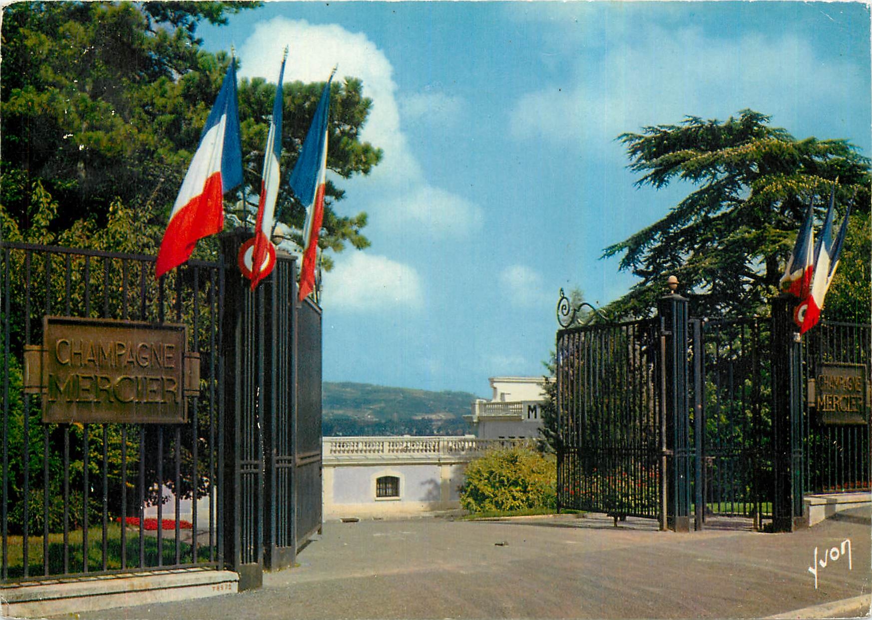 CPM En Champagne l'Entree des Caves du Champagne Mercier Epernay