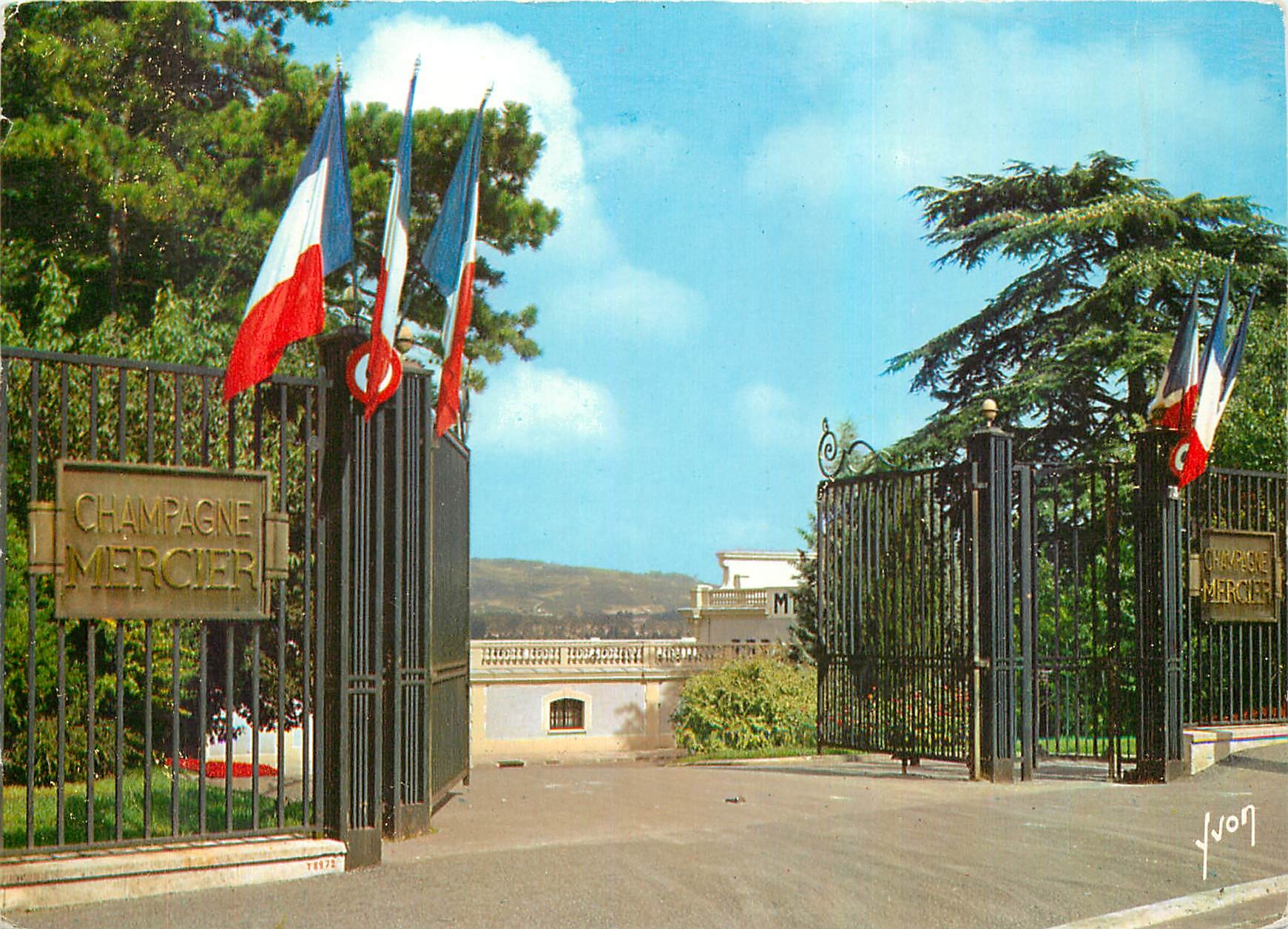 CPM En Champagne l'Entree des Caves du Champagne Mercier Epernay