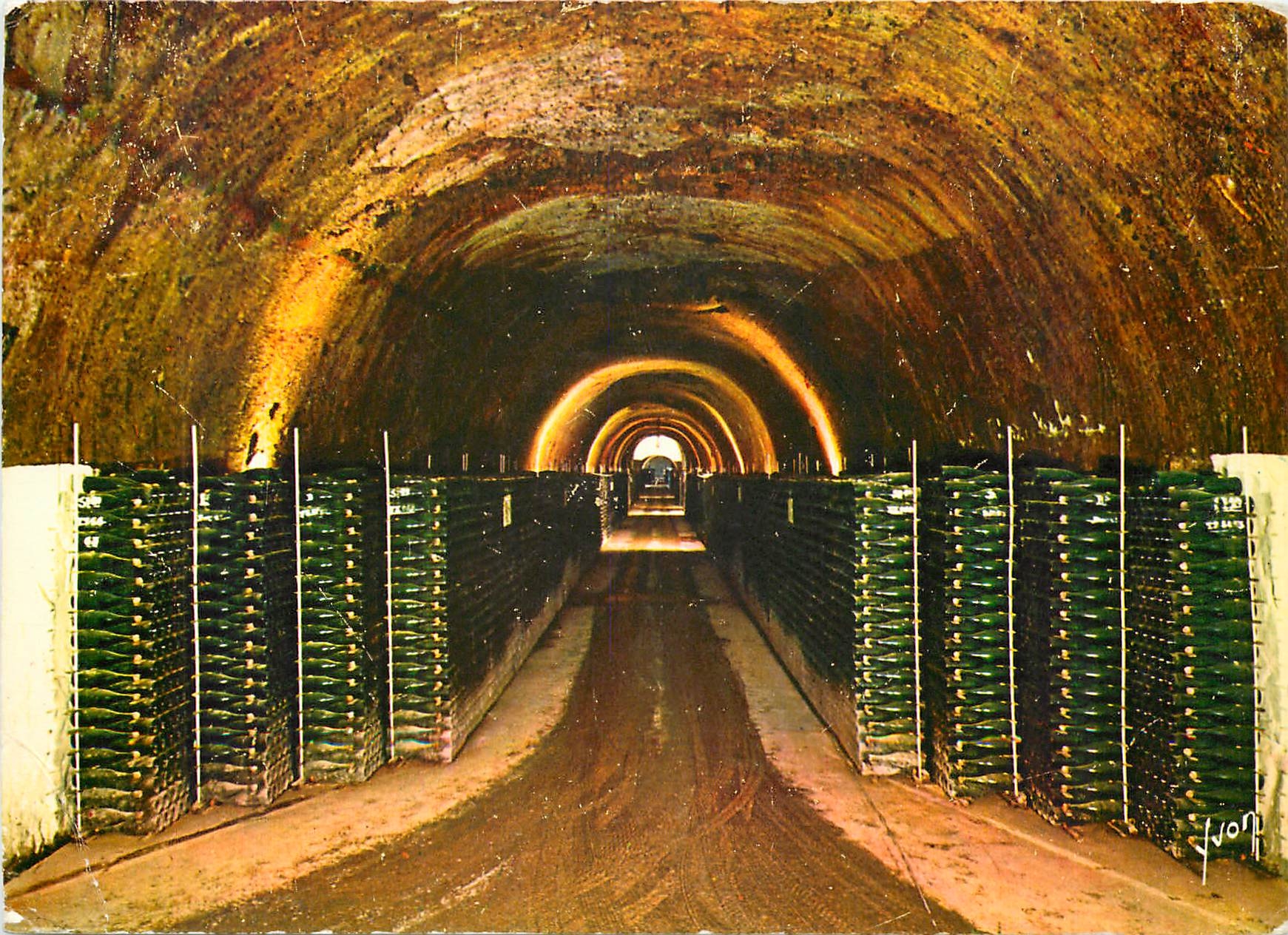 CPM En Champagne Une galerie dans les Caves Champagne Mercier Epernay