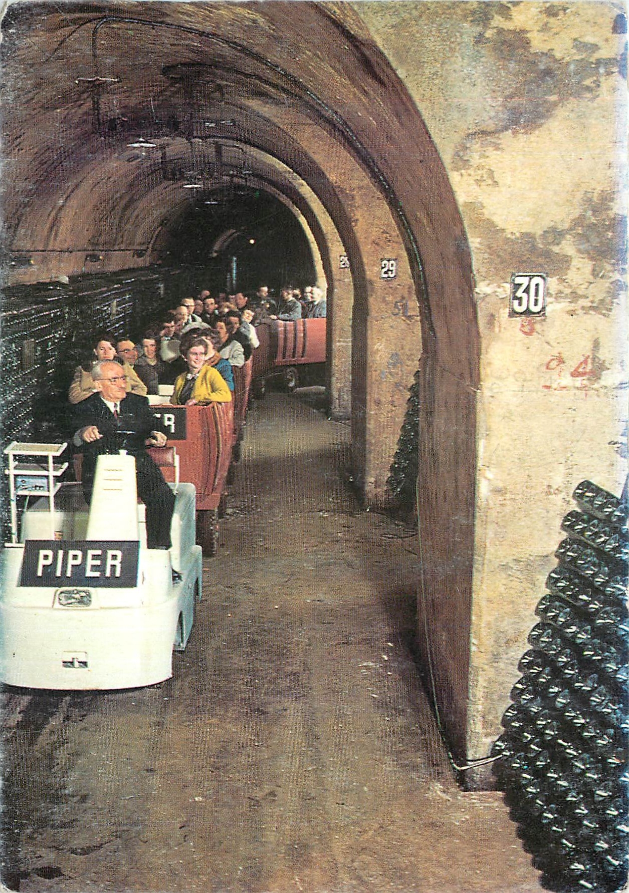 CPM Champagne Piper Heidsieck Henri Vannier Reims Train