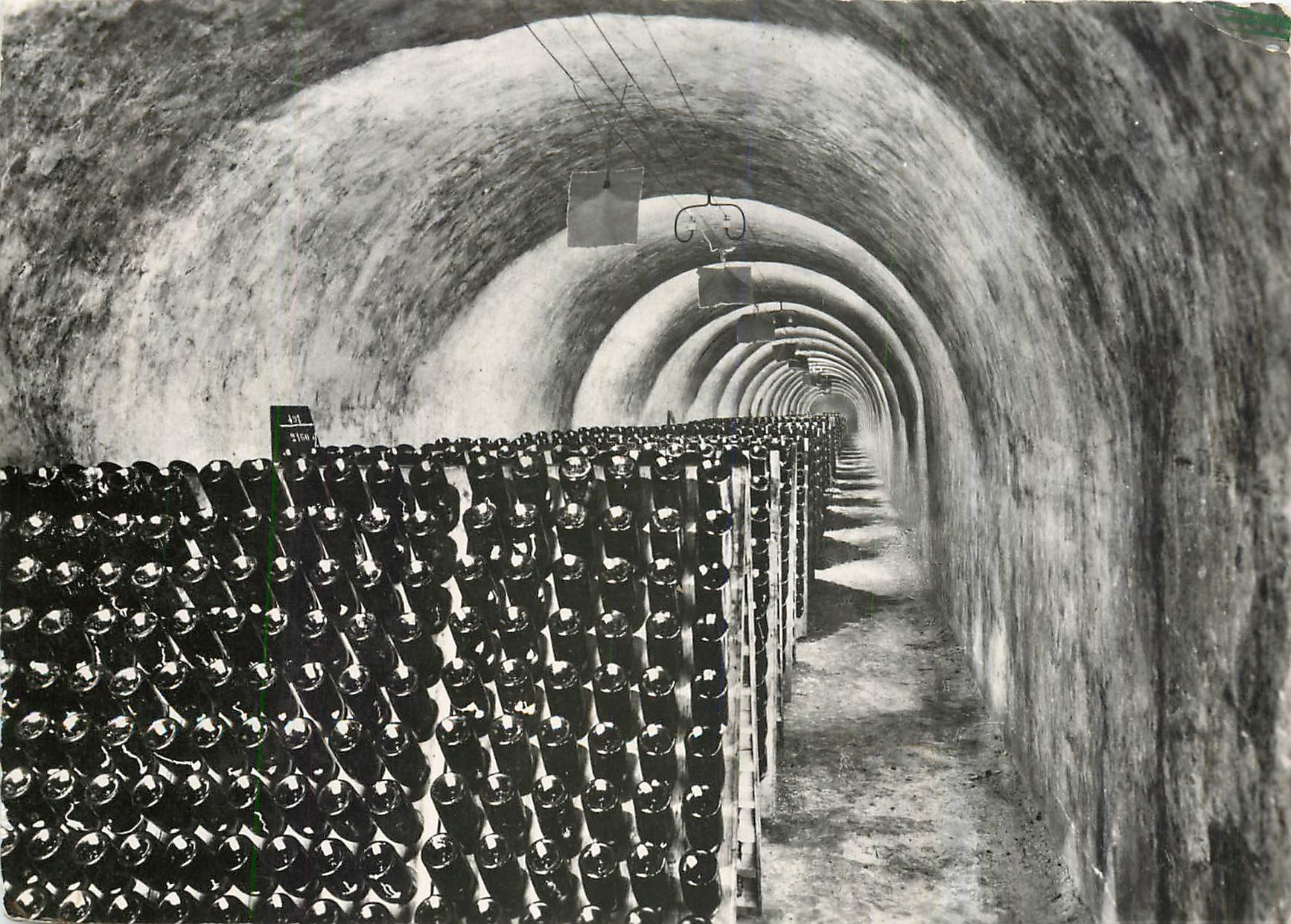 CPM Champagne Victor Cliquot Maison fondee en 1892 Pierre Andre Succr Reims Vins sur pointes