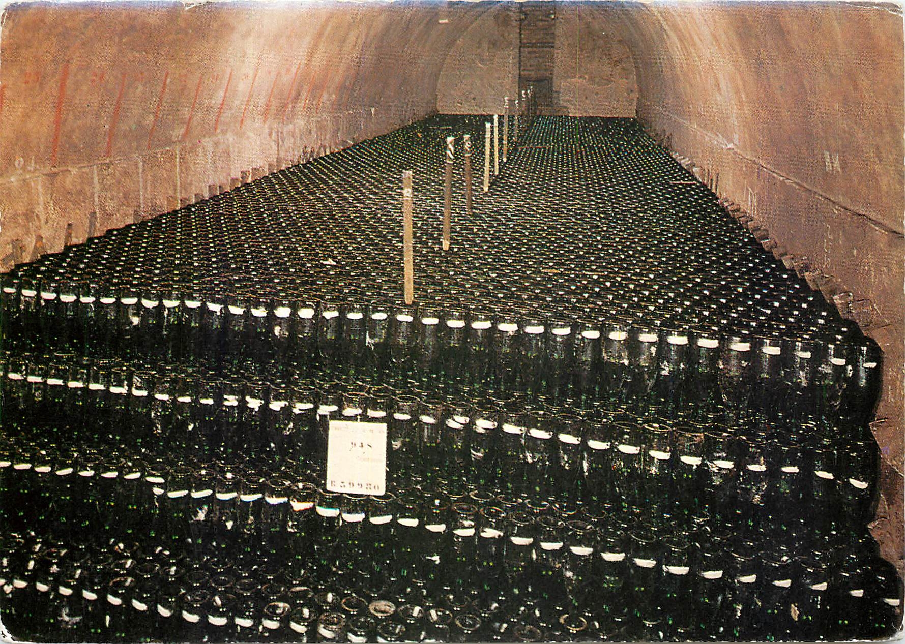 CPM Reims Vins en casier vieillssant en bouteille