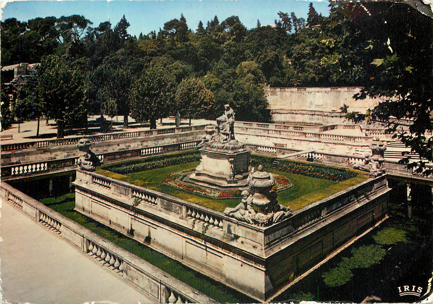 CPM Reflets de Provence Nimes Gard Les Jardins de la Fontaine