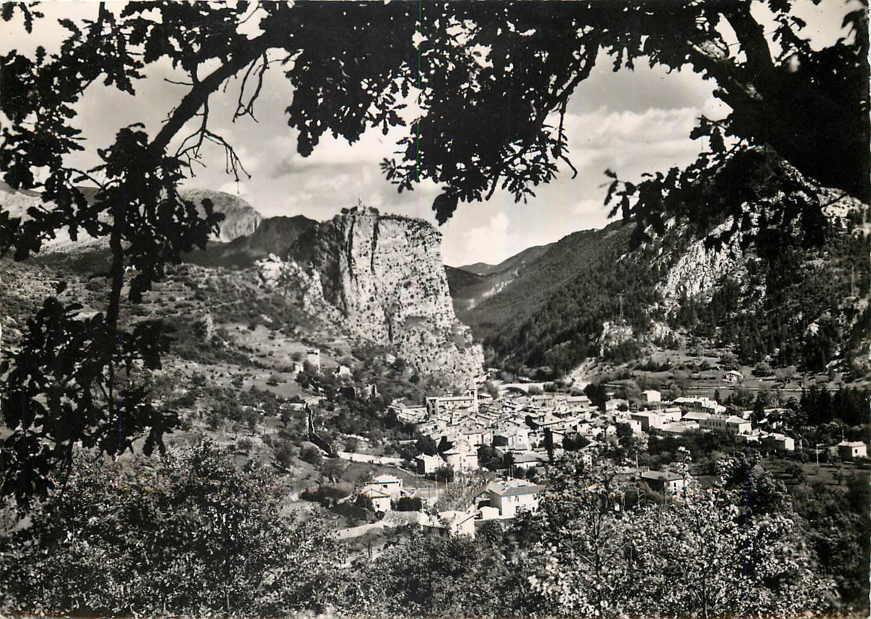 CPM Castellane B A Vue generale 