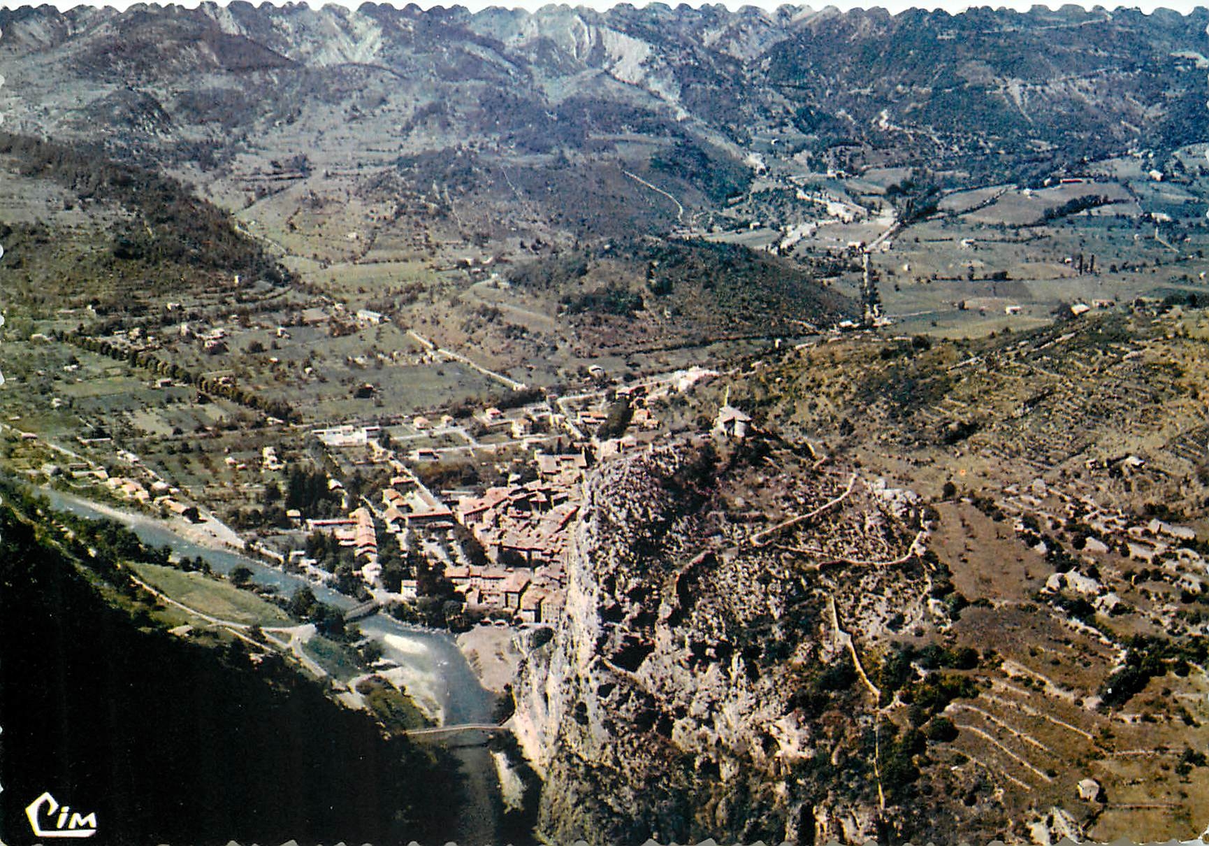 CPM Castellane B Alpes Vue generale aerienne Le Pont du Roc dit aussi Pont Napoleon