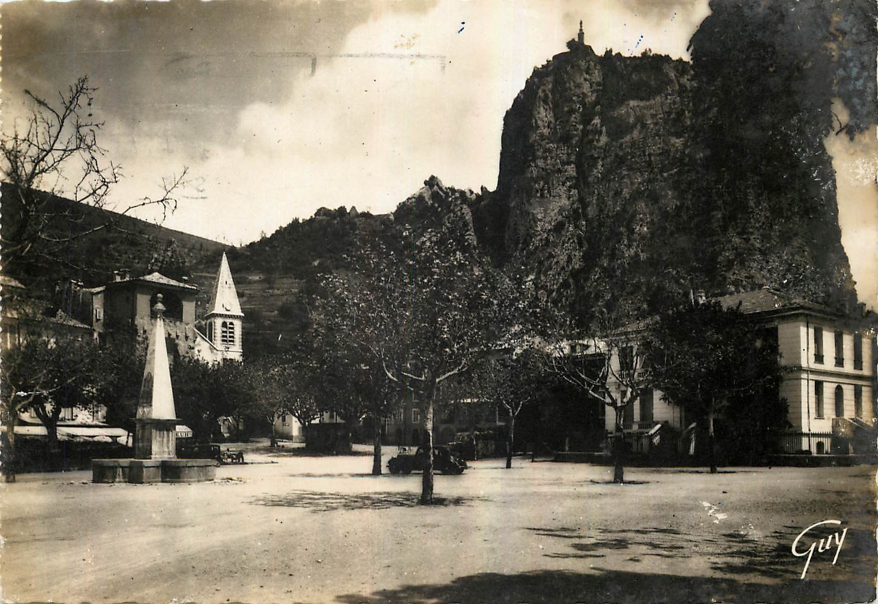 CPM Castellane B A Place de la Grave Le Roc
