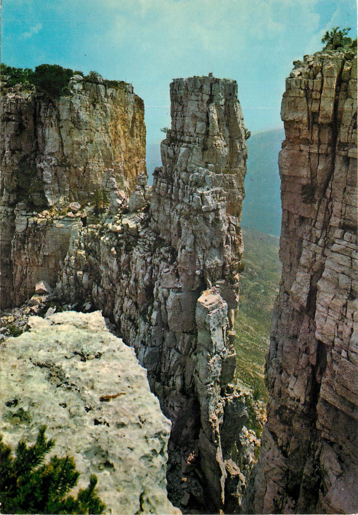 CPM Paysages de France Gorges du Verdon Alpes de Haute Provence Les Cadieres de Brandis