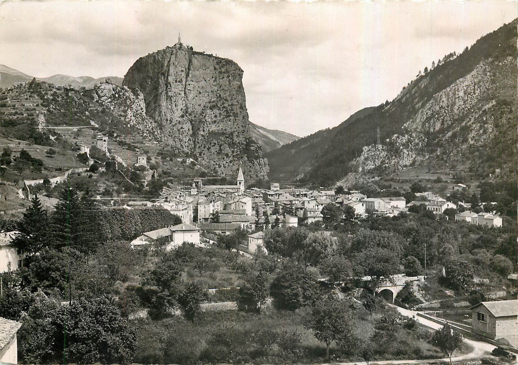 CPM Castellane B A Vue generale 