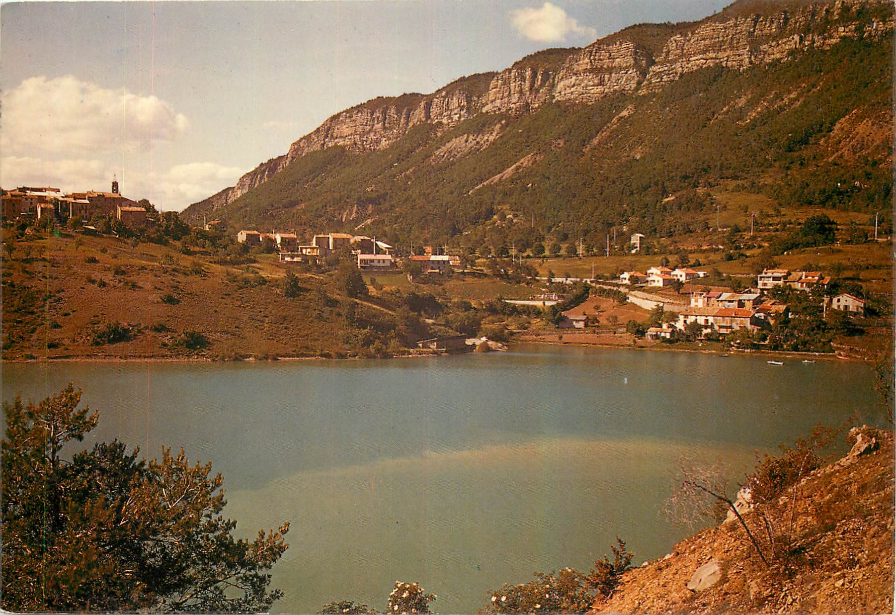 CPM Lac de Castillon Alpes de Hte Provence Le village de St Julien entre Castellane et Saint Andre l