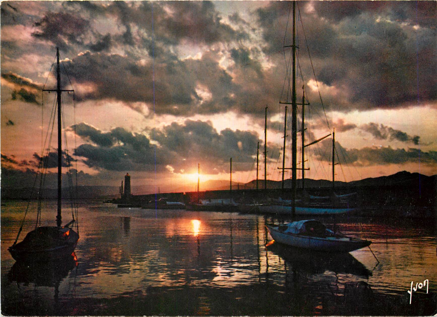 CPM Couleurs et Lumiere de France La Cote d'Azur miracle de la nature Saint Tropez Var Coucher de so