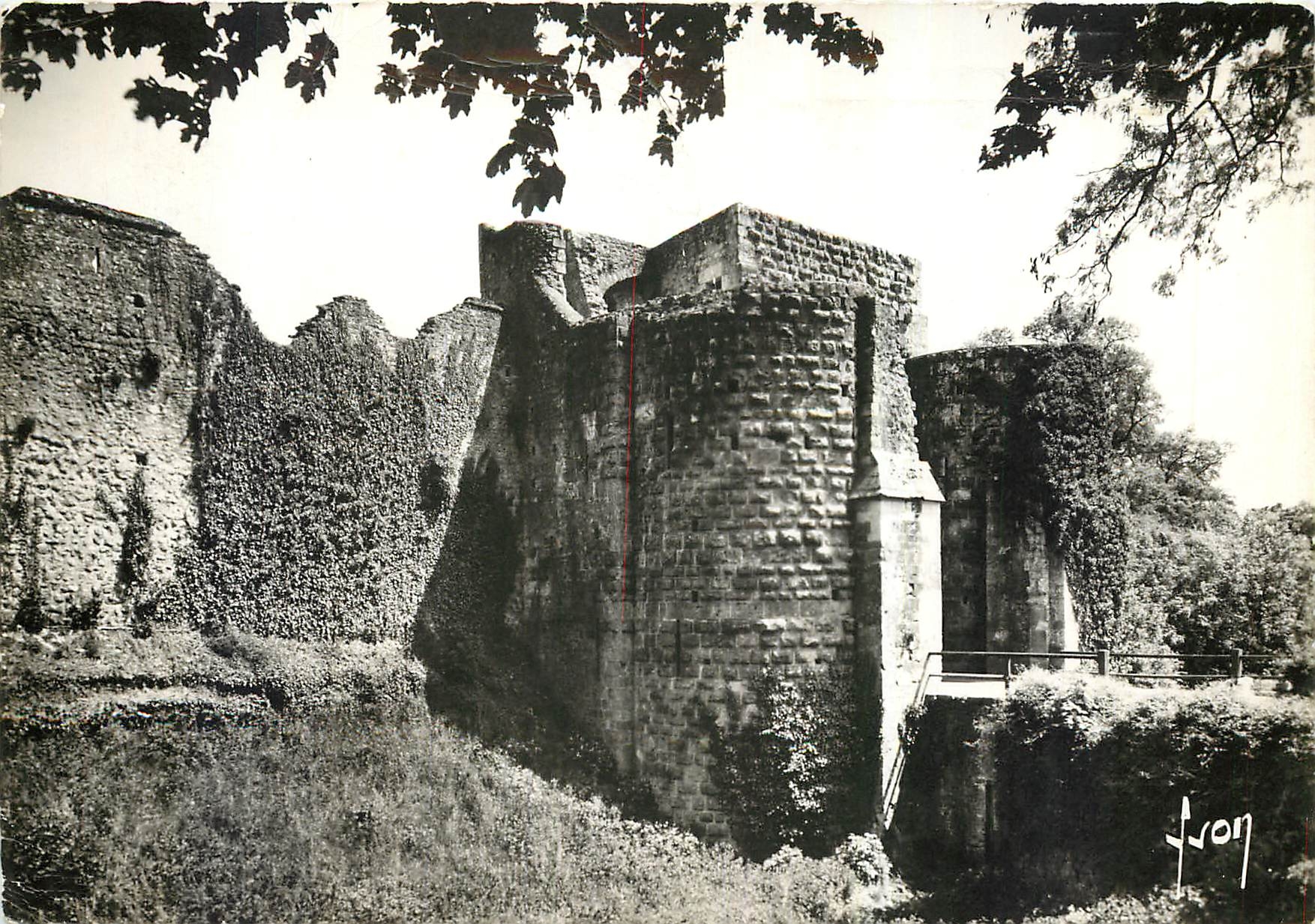 CPM Provins S & M Les Remparts La Porte St Jean vue de l'exterieur
