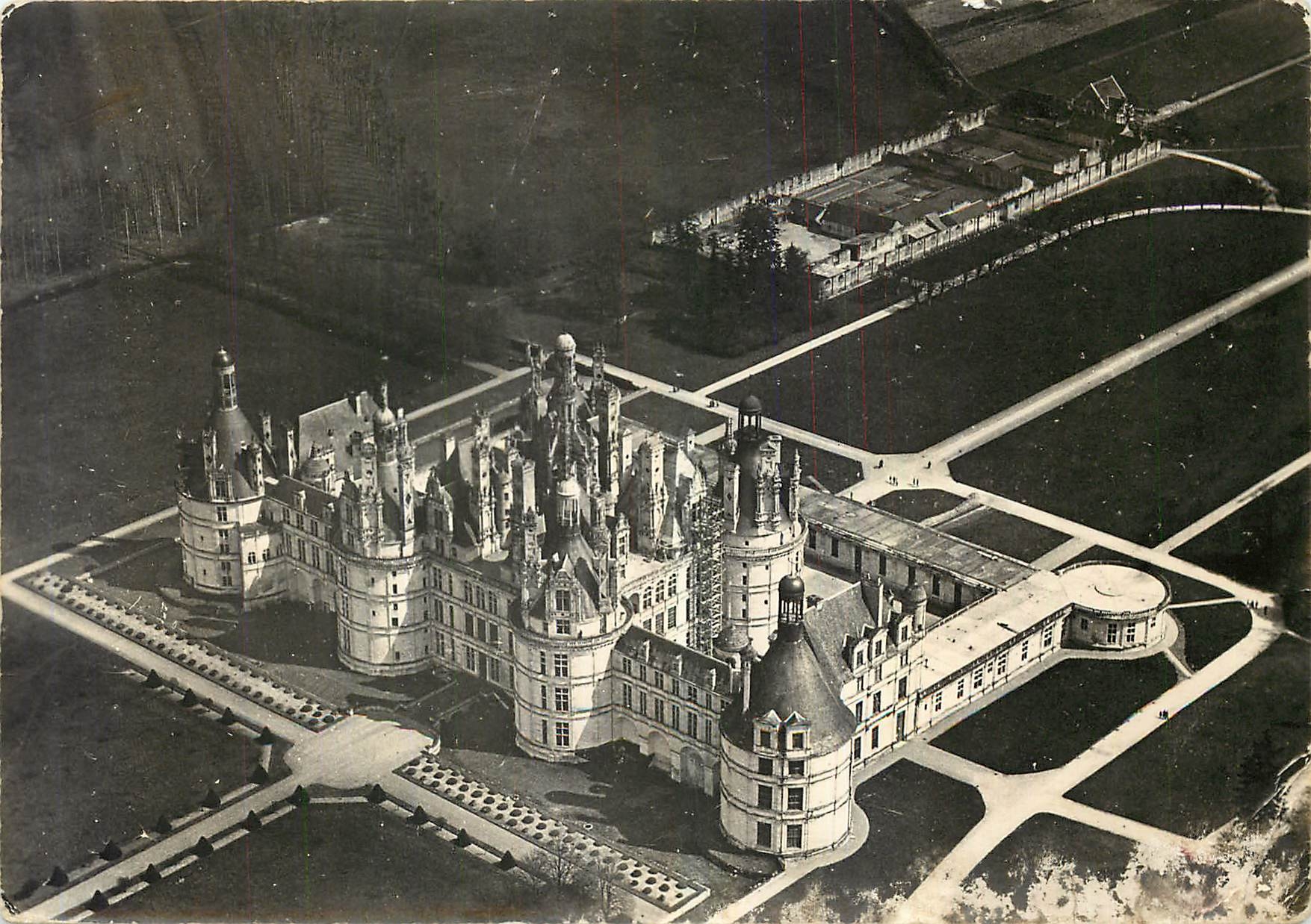 CPM Chambord Loir et Cher Le Chateau Ensemble au Nord Ouest Vue aerienne