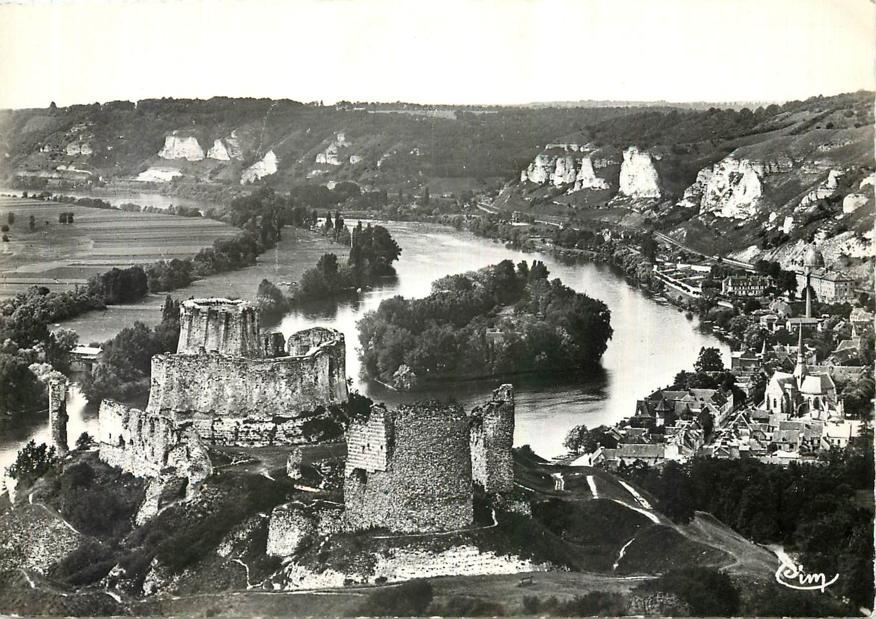 CPM Andelys Eure Le Chateau Gaillard Vue sur la Seine et le Petit Andelys
