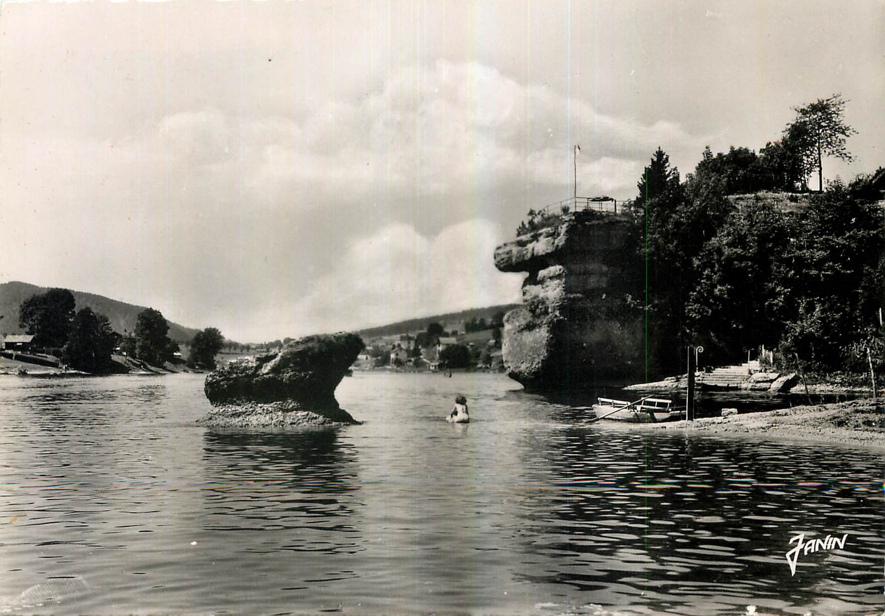 CPM Frontiere Franco-Suisse Villers le Lac les Bassins du Doubs le Rocher d'Hercule et la Casquette