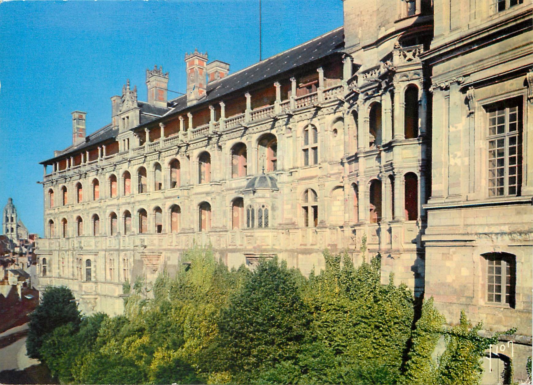 CPM Couleurs et Lumiere de France Val de Loire Chateau de Blois Loir et cher Facade Francois I
