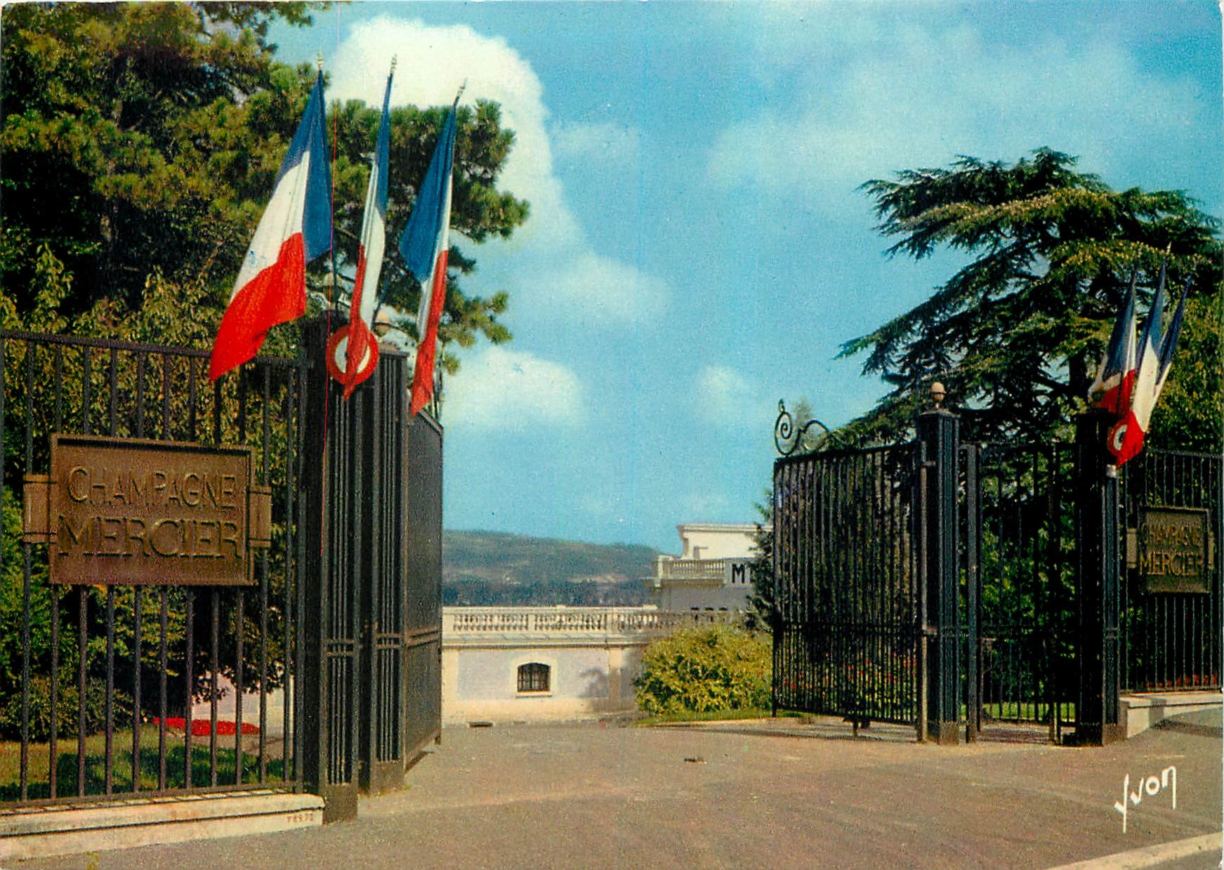CPM En Champagne l'entree des Caves du Champagne mercier Epernay 