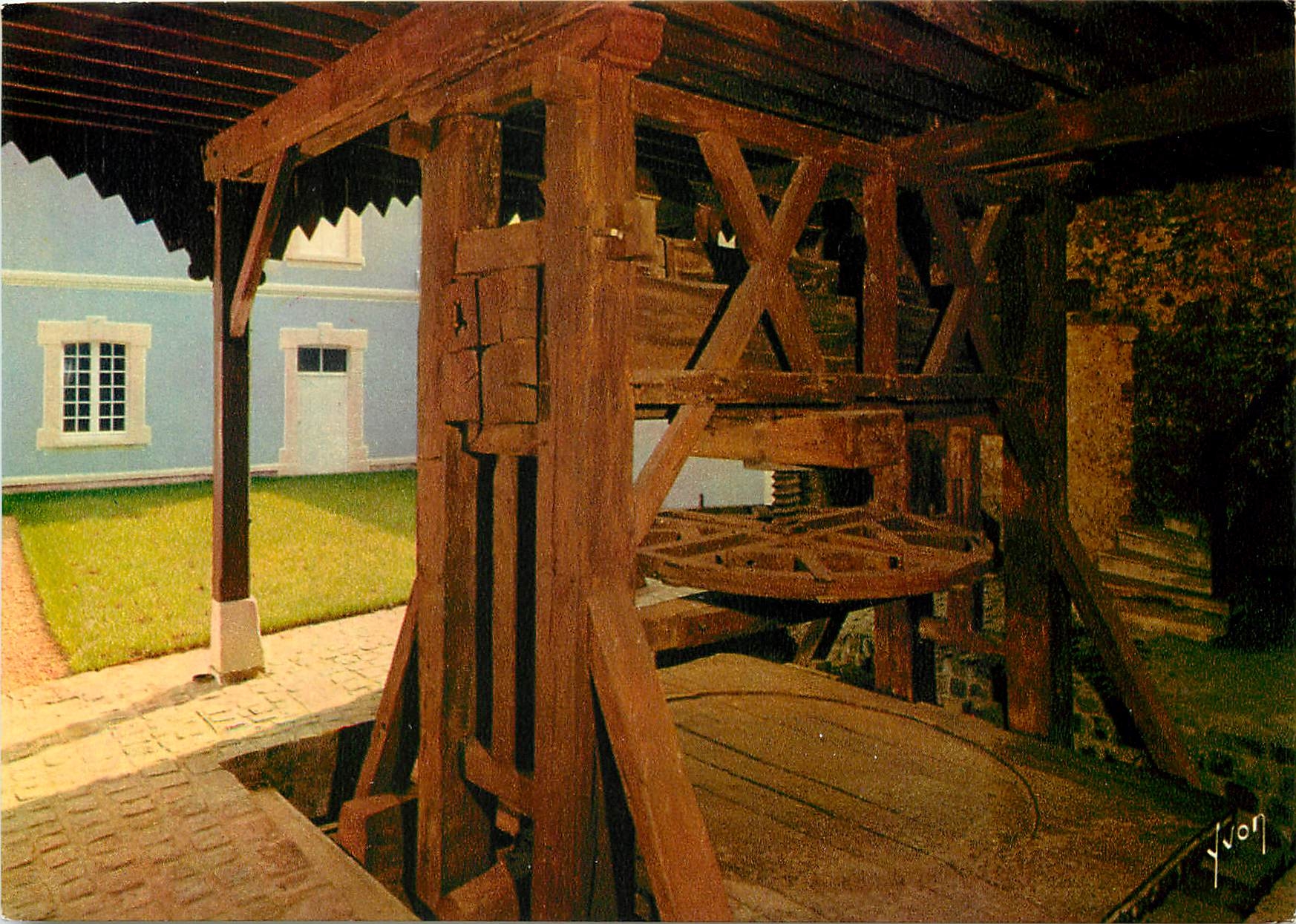 CPM En Champagne Un Pressoir a Cabestan dans le Musee du Champagne Mercier Epernay