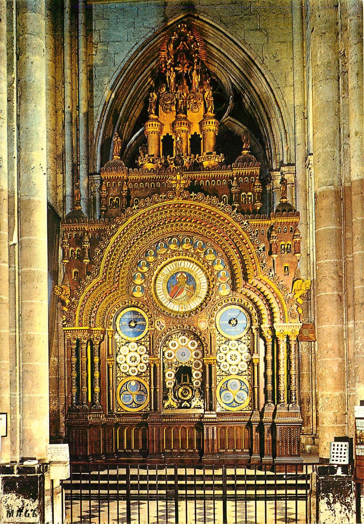 CPM Beauvais Oise La Cathedrale l'Horloge