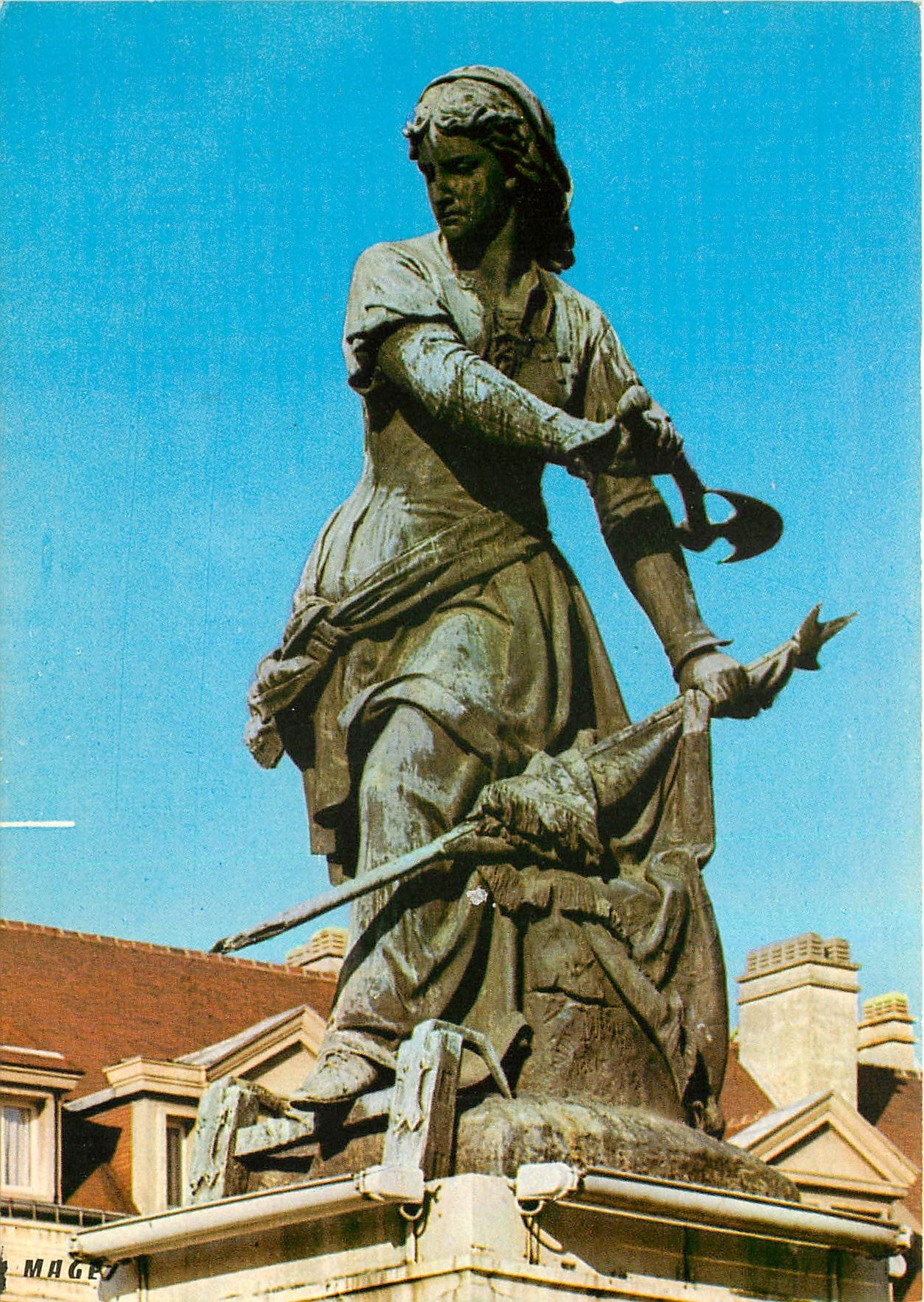 CPM Beauvais Oise La Statue de Jeanne Hachette qui prit une part heroique a la defense de Beauvais