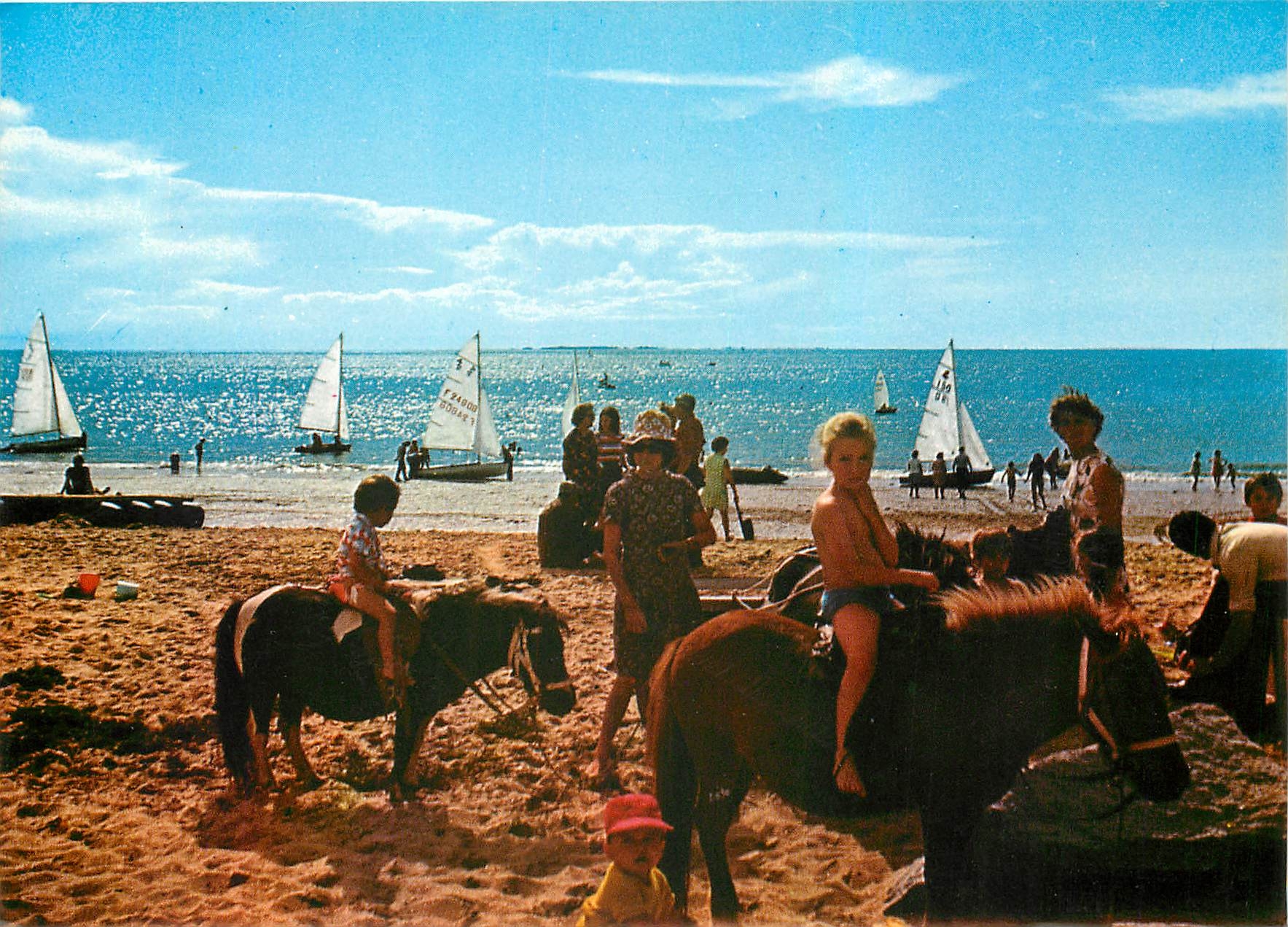 CPM Jeux de Plage Poneys