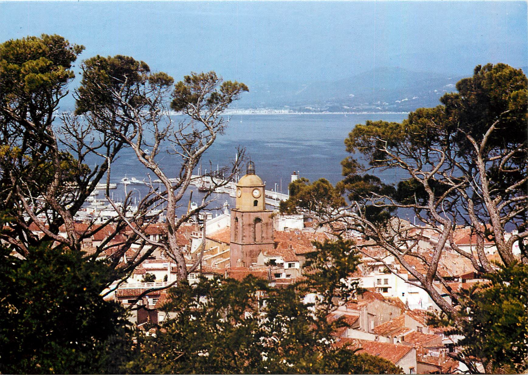 CPM Saint Tropez Var Vue sur le clocher et les toits depuits la citadelle