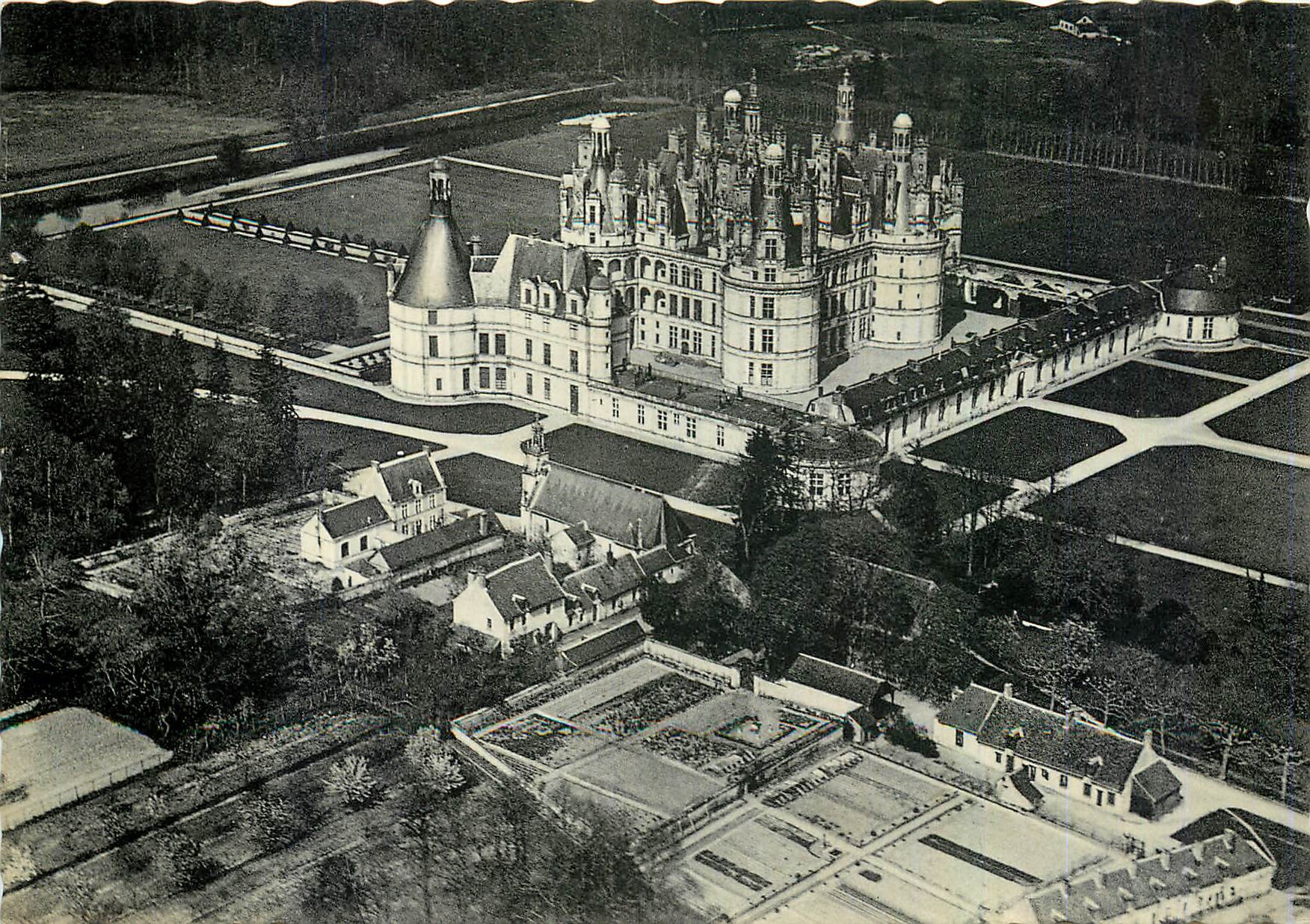 CPM Chambord Le Chateau Vue prise en avion 