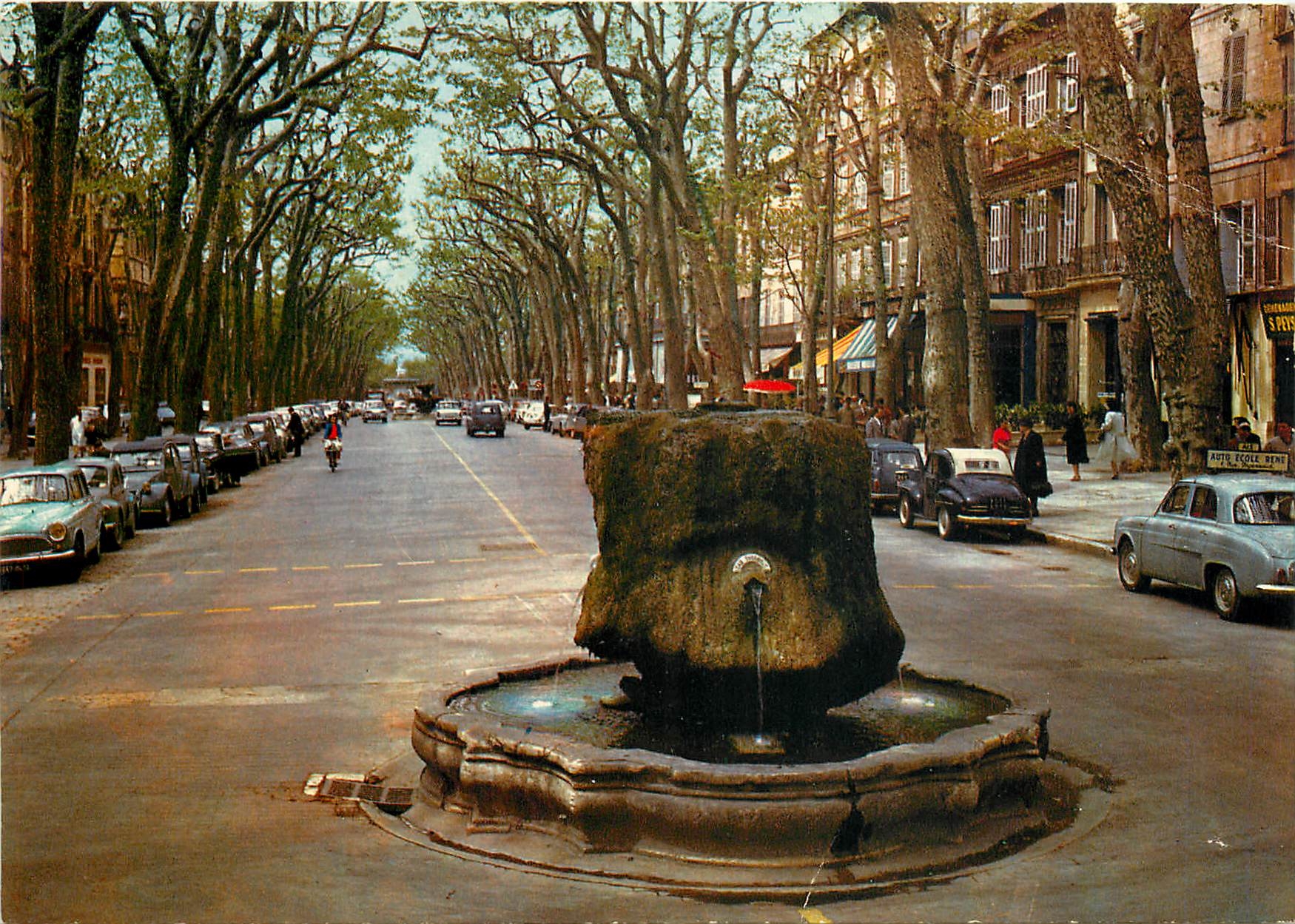 CPM Aix en Provence Fontaine Thermale sur le Cours Mirabeau