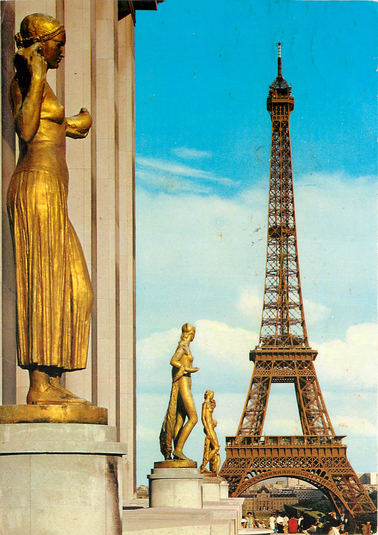 CPM Paris La Tour Eiffel