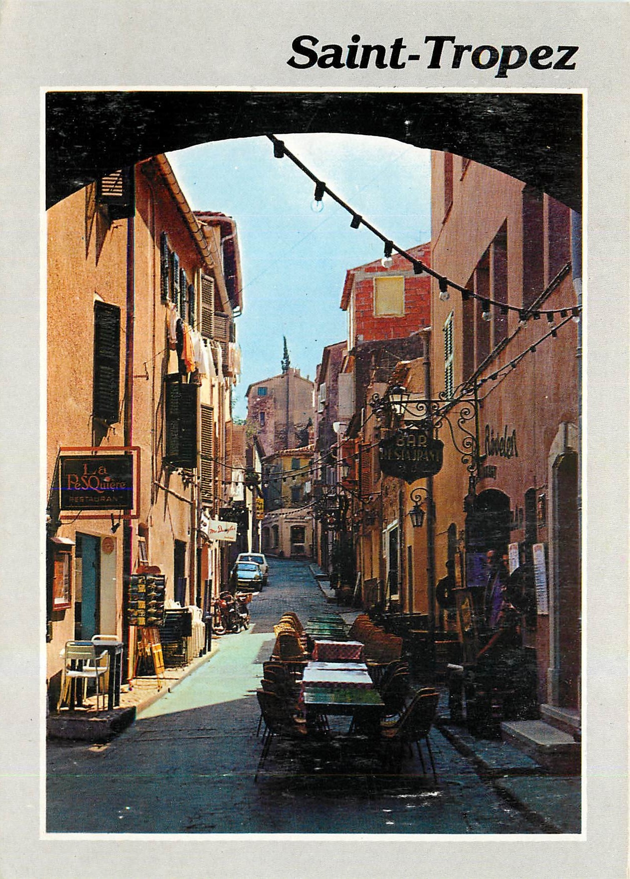CPM Saint Tropez (Var) Une Vieille rue