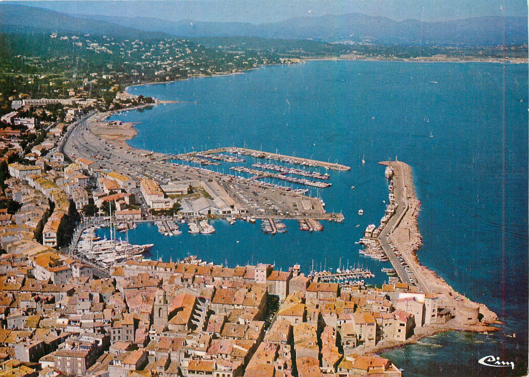 CPM Saint Tropez (Var) Vue generale aerienne
