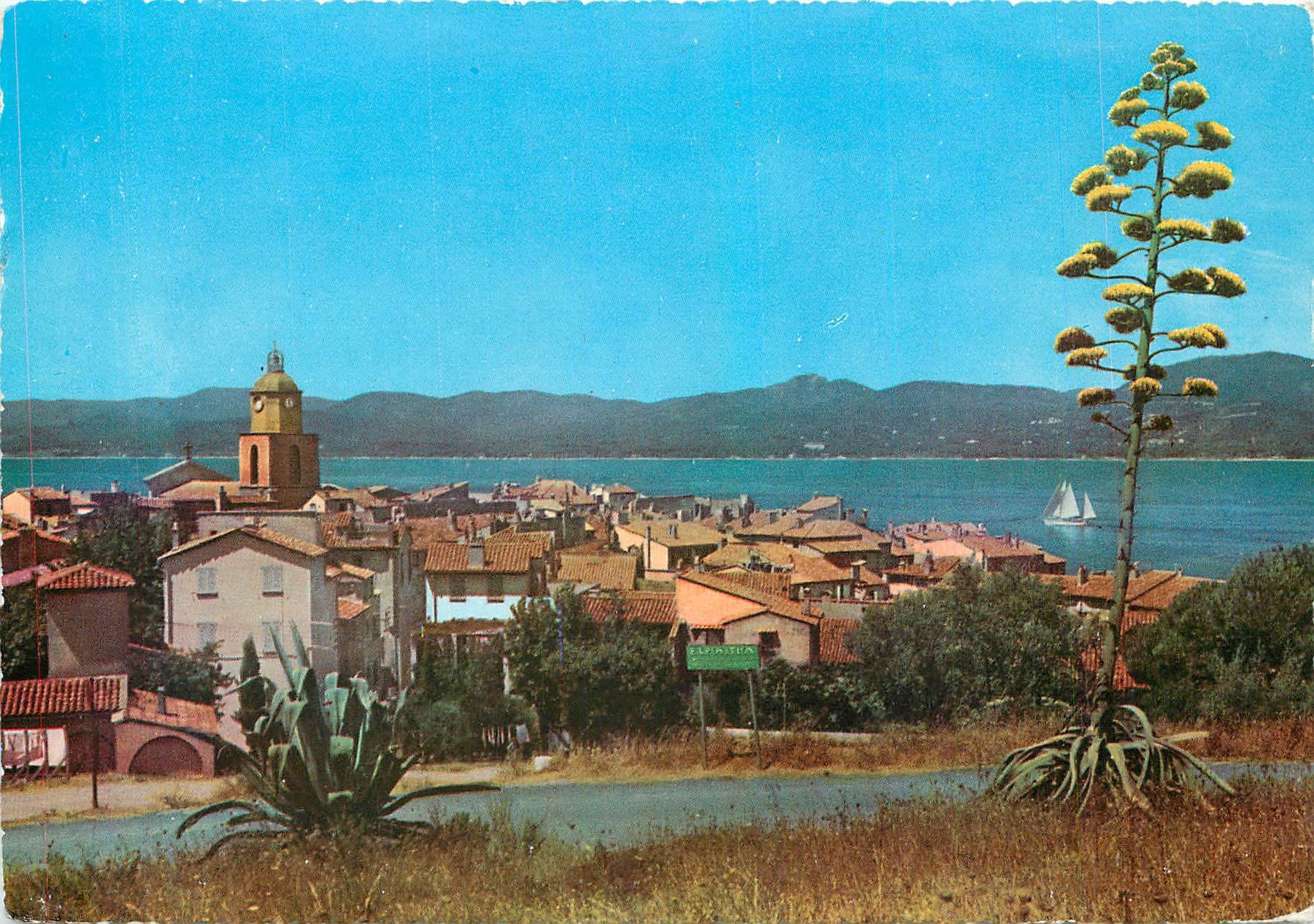 CPM Saint Tropez (Var) Vue generale sur la ville et sur le golfe Reflets de la cote des Maures