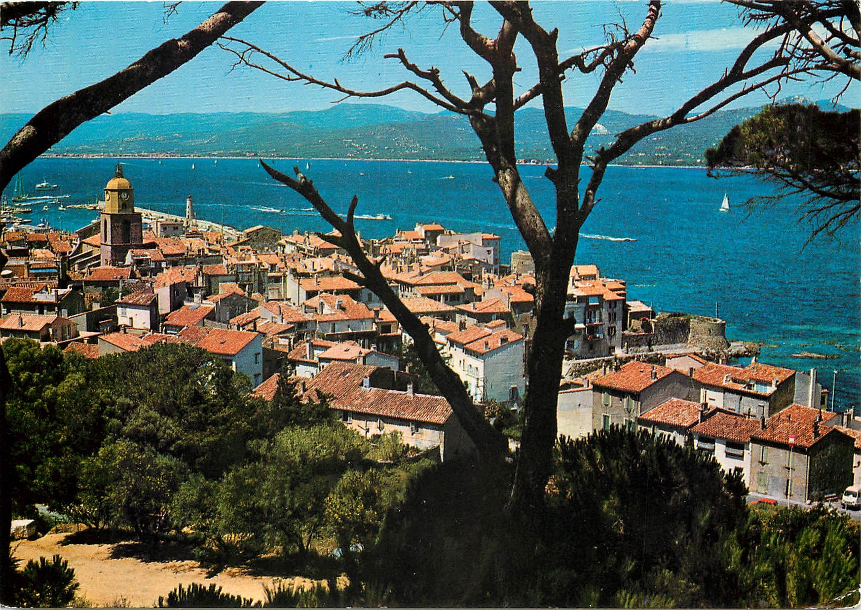 CPM Saint Tropez (Var) vue generale sur le Golf