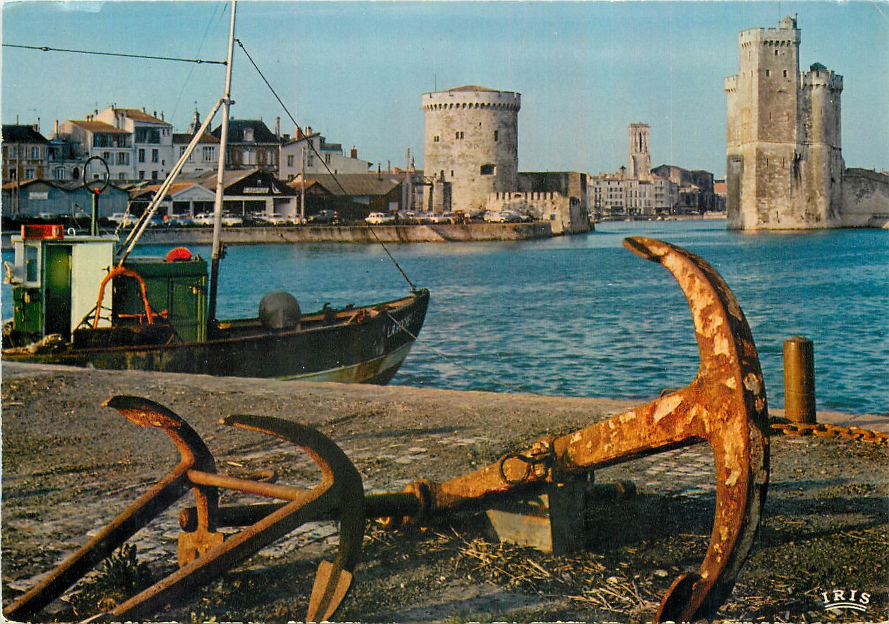 CPM La Rochelle (Ch Mme) L'entree de la chaine (a droite) et le tour Saint Nicolas (a gauche)