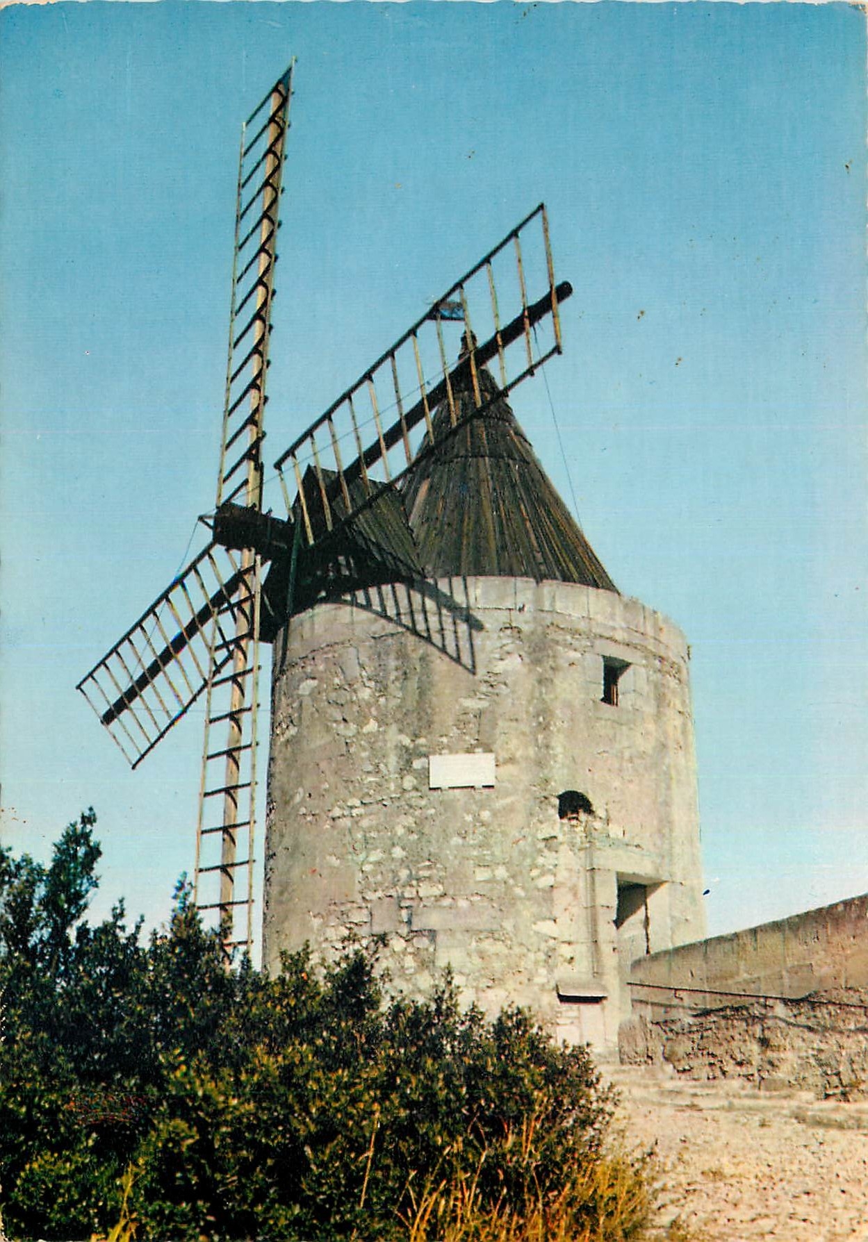 CPM Reflets de Provence Fontvieille le Moulin de Daudet d'ou la Grand Conteur a date ses lettres