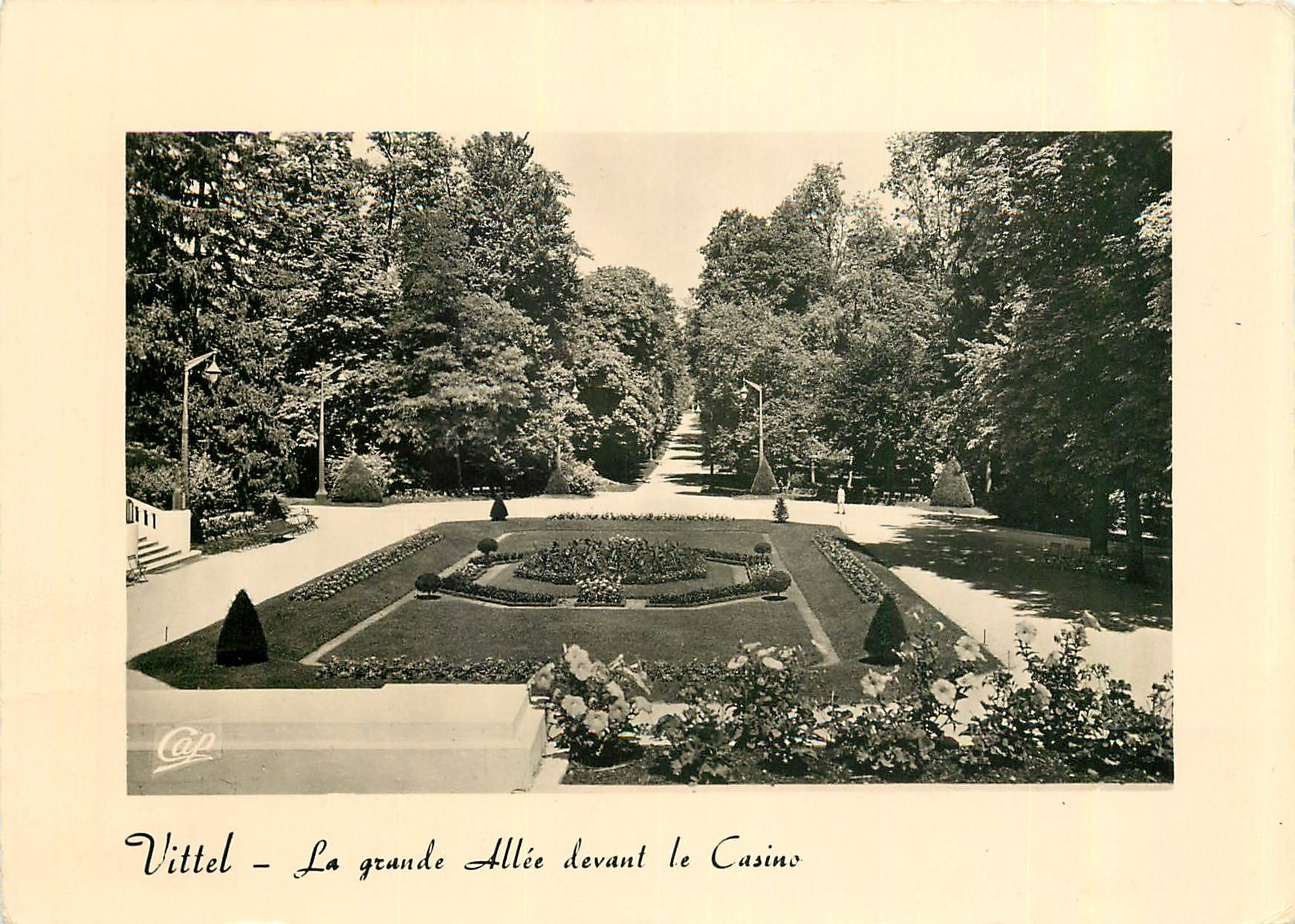 CPM Vittel La grande Allee devant le casino