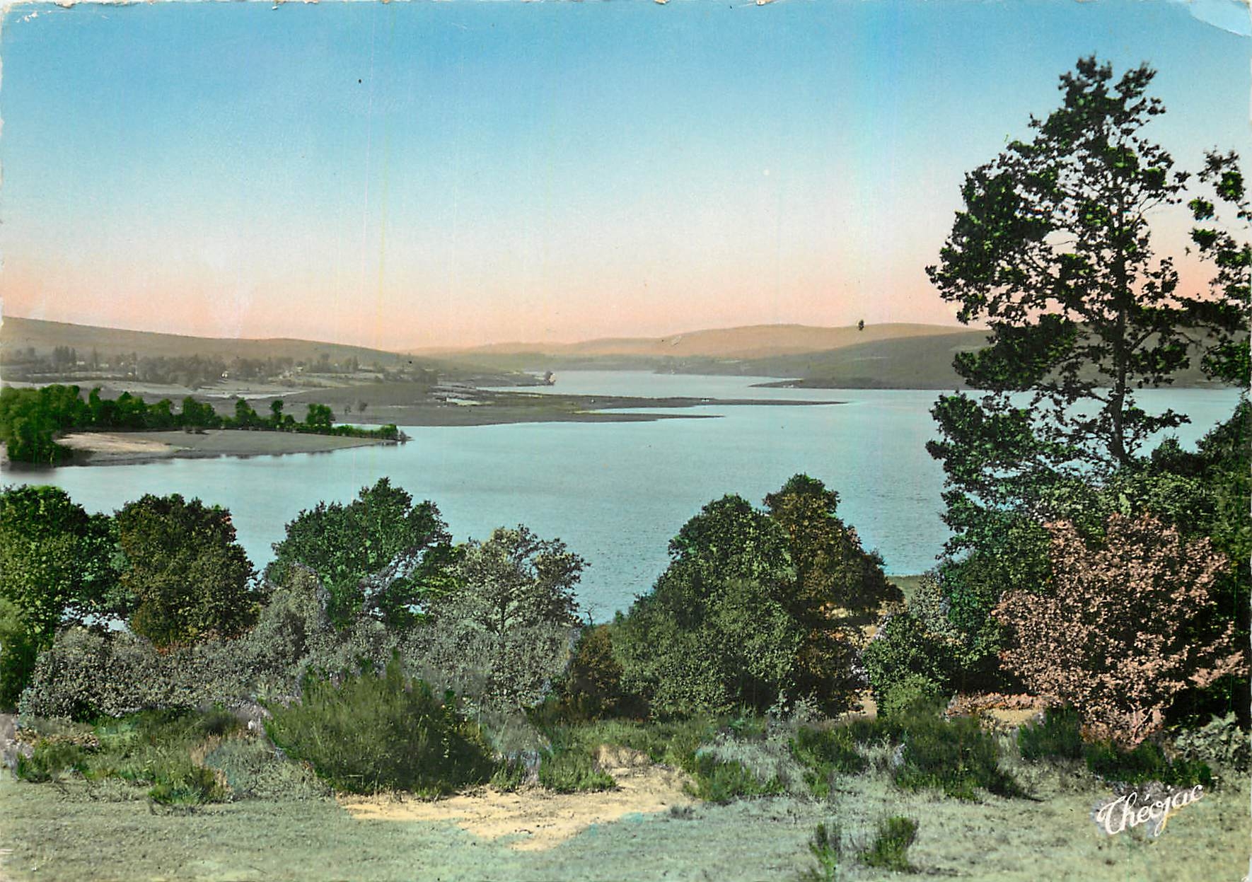 CPM Entre Peyrat le Chateau (Haute Vienne) et Royere (Creuse) Barrage de Vassiviere