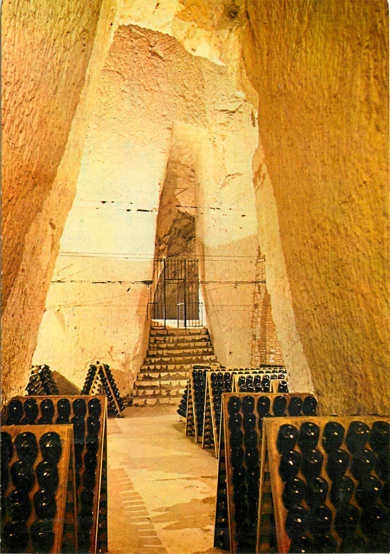 CPM Crayeres Gallo Romaines Classees monument historique propriete du champagne Ruinart pere et fils