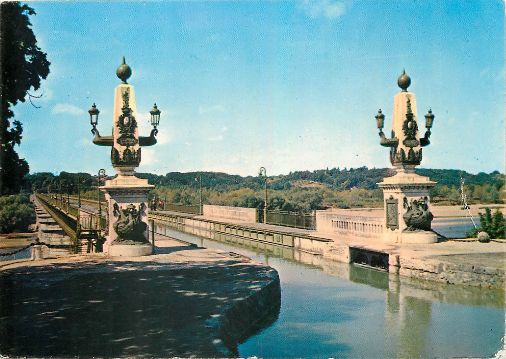 CPM  Briare (Loiret) Le Pont Canal constrit par Eiffel Longueur 662 m Largeur 11 50 m