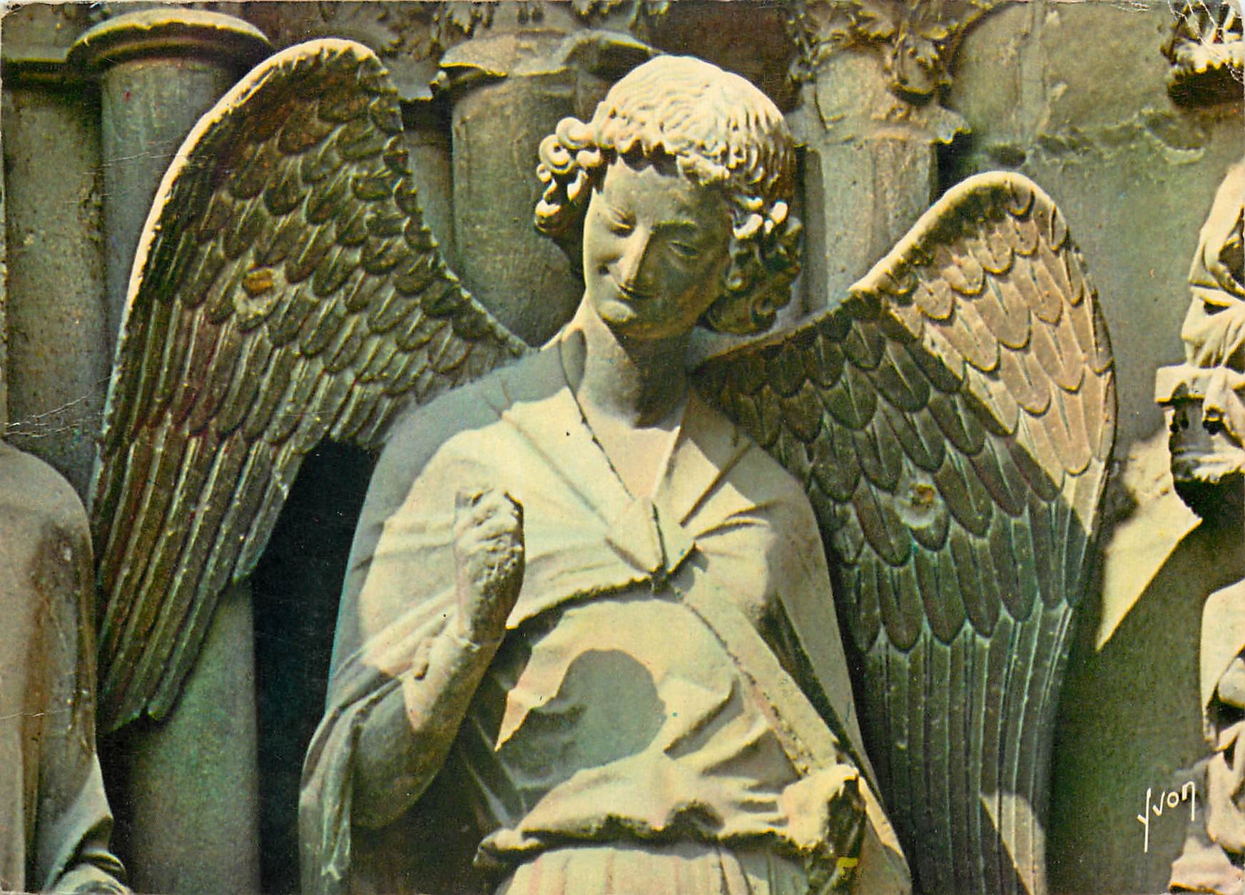 CPM Couleurs et Lumiere de France La Chapagne Reims (Marne) La Cathedrale l'Ange au sourire