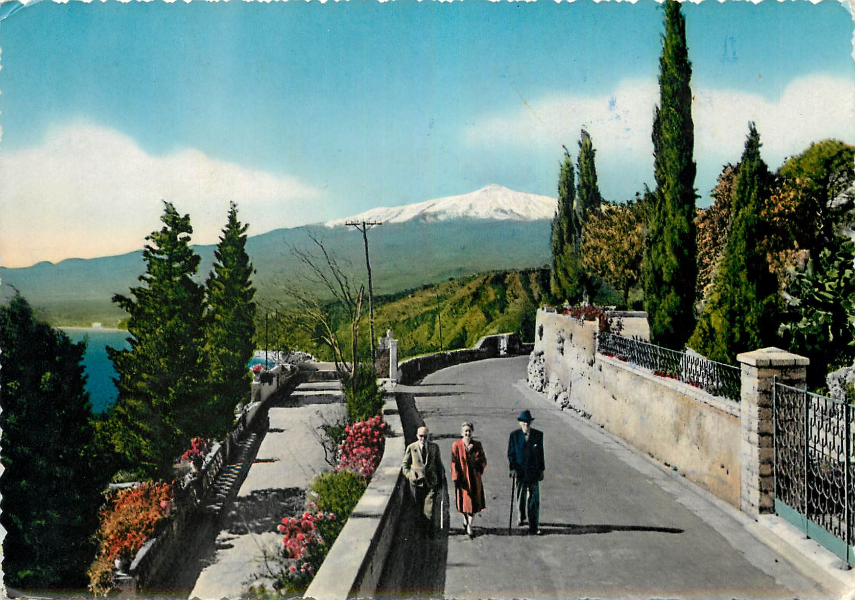 CPM Taormina vue generale et la grande route