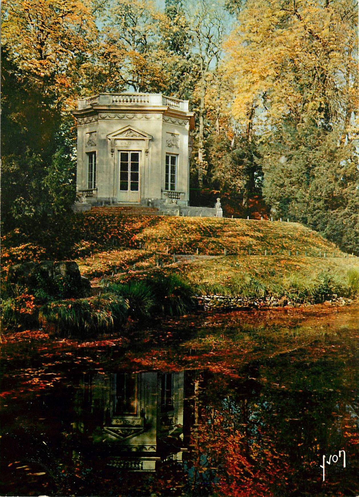 CPM Couleurs et Lumiere de France Chateau de Versailles Petit Trianon Pavillon de la Musique