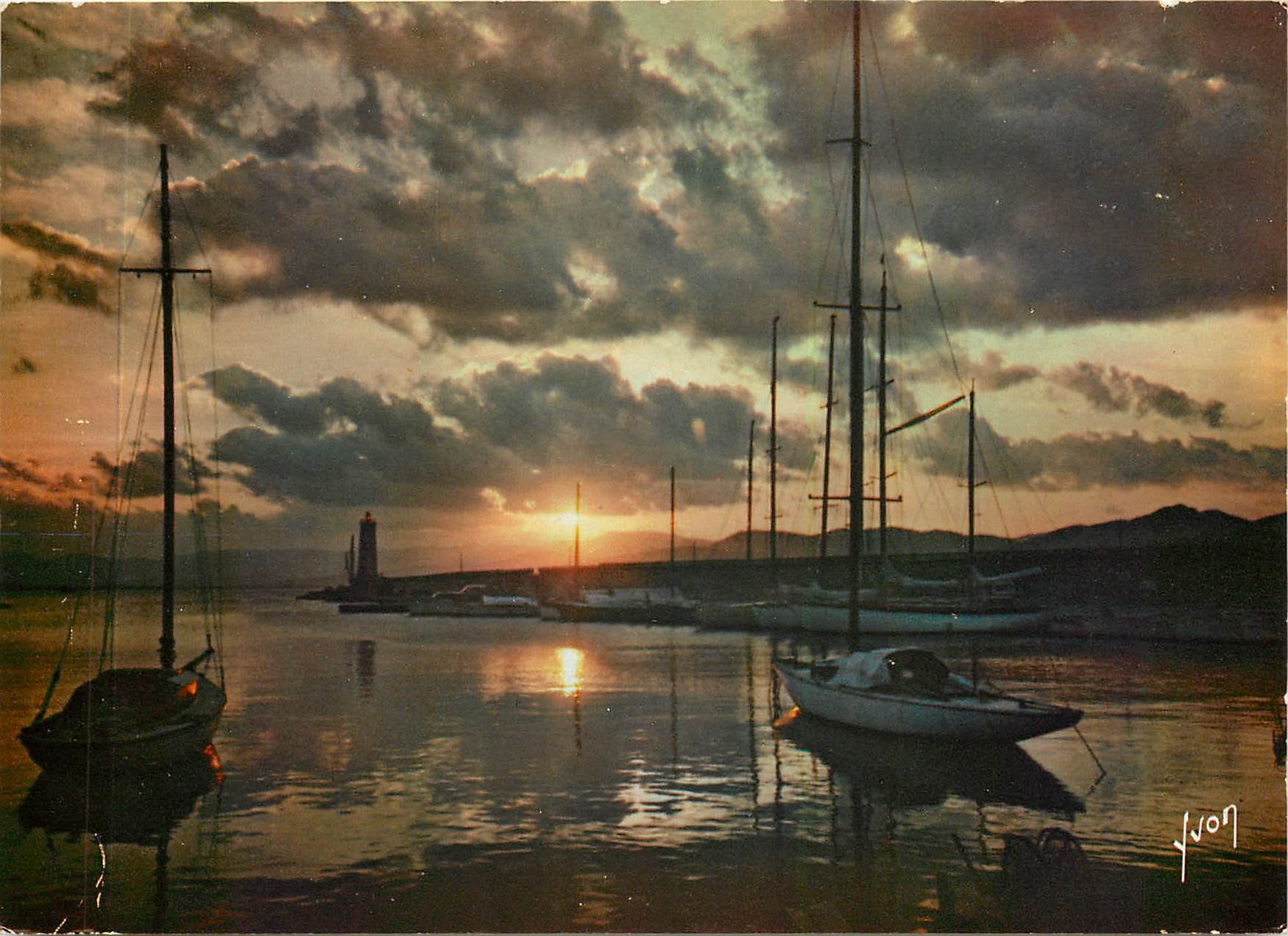 CPM Couleurs et Lumliere de France La Cote d'Azu Miracle de la nature Saint Tropez (Var) Coucher de