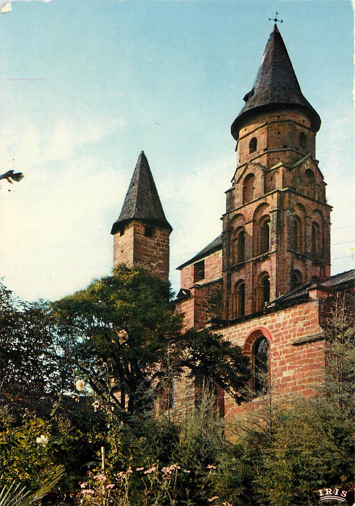 CPM La Correze Touristique Collonges la Rouge L'Eglise romane (XIe et XVe s)