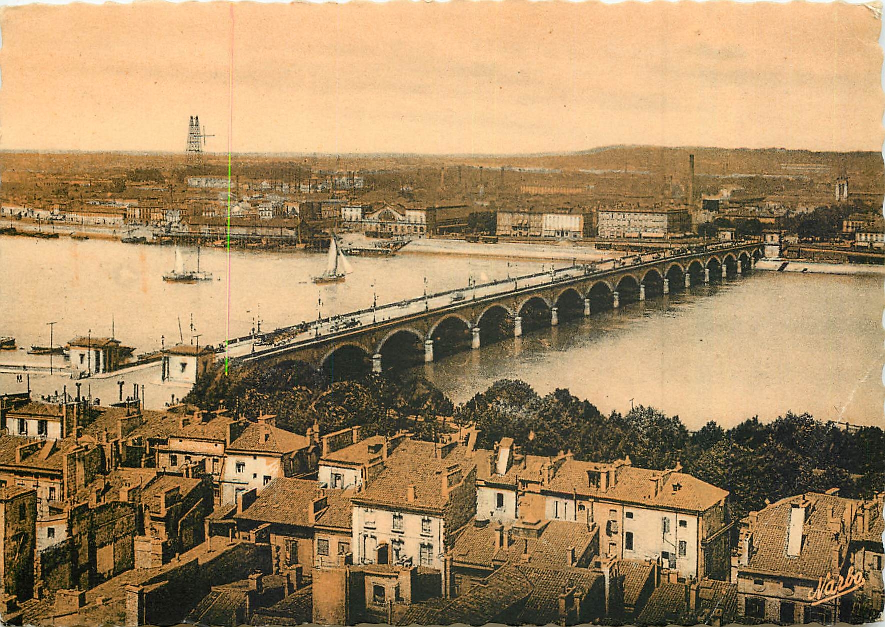 CPM Bordeaux vue generale et le Pont de Pierres