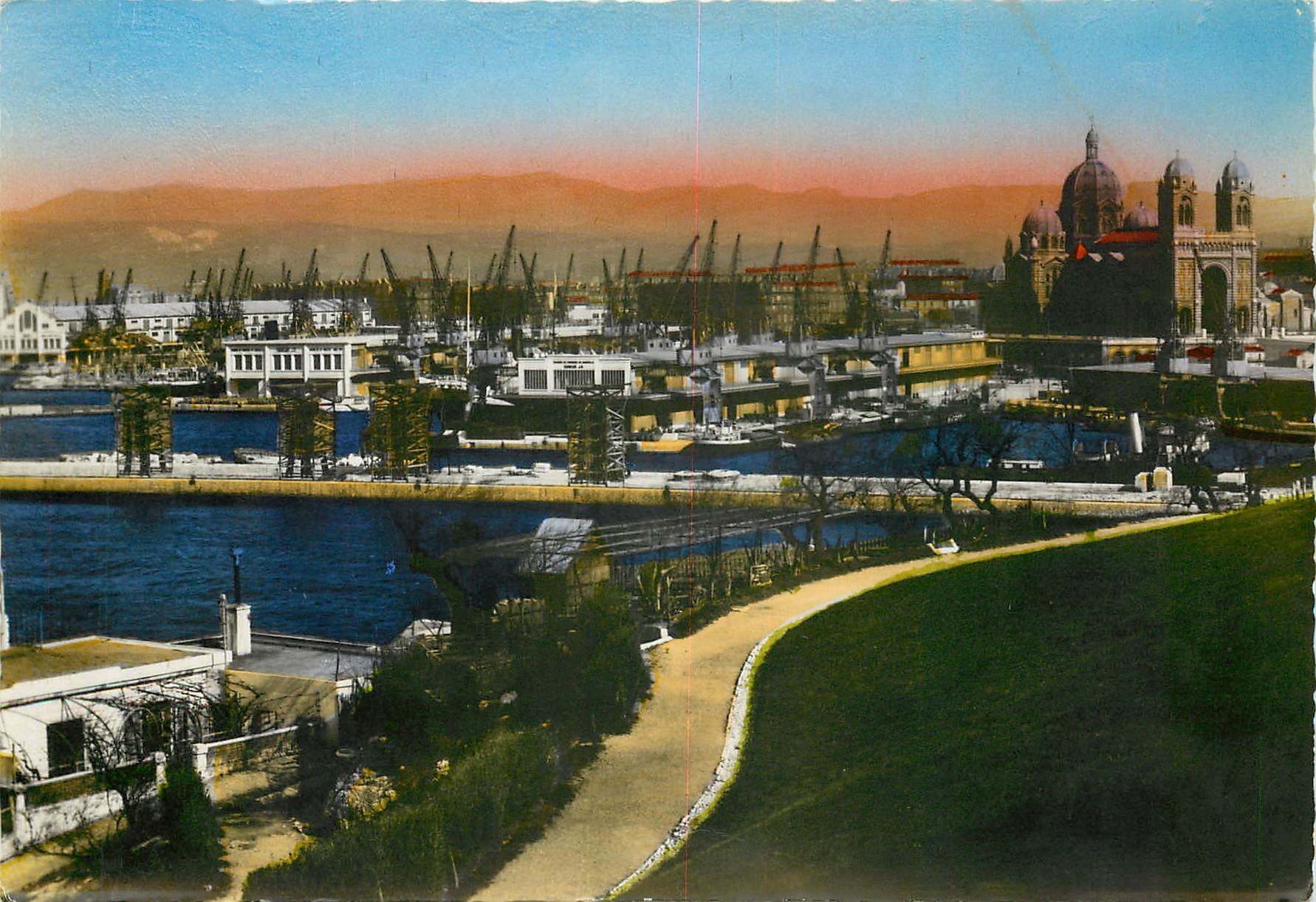 CPM Marseille Bassin de la Joliette et cathedrale