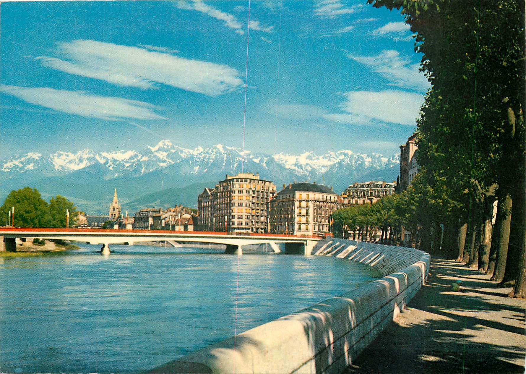 CPM Les Alpes en couleurs naturelles Grenoble les quais de l'Isere et la chaine de Belledonne
